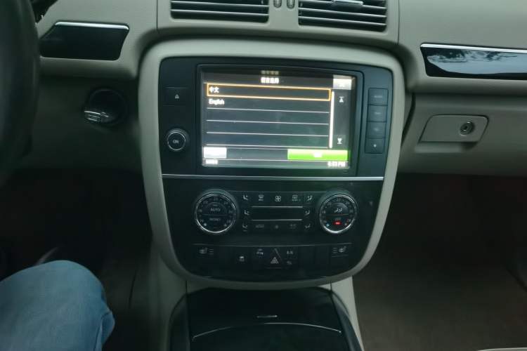 Used Mercedes-Benz R-Class 2017 R 320 4MATIC Business Edition Prestige Model Audio And AC Panel