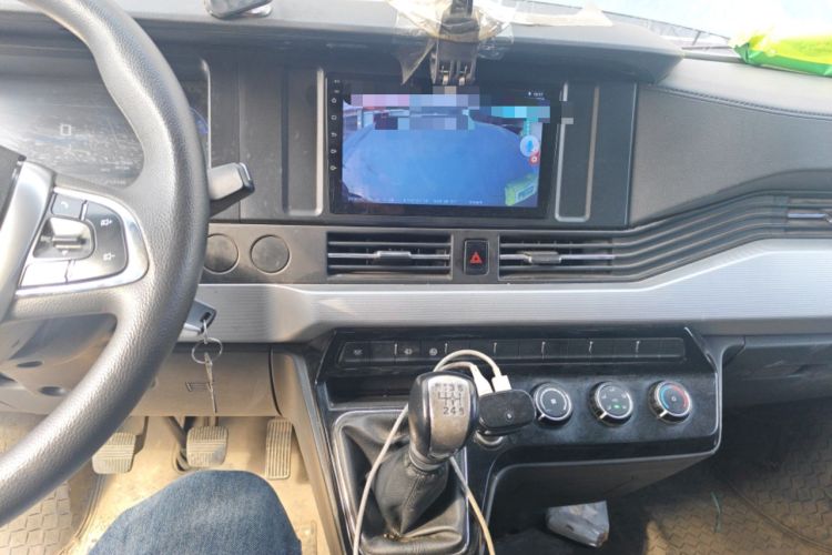 Used Dongfeng Yufeng 2023 V9+ 2.0T Manual Front-Wheel-Drive Multi-Function Mid-Roof Van with 7/8/9 Seats Audio And AC Panel