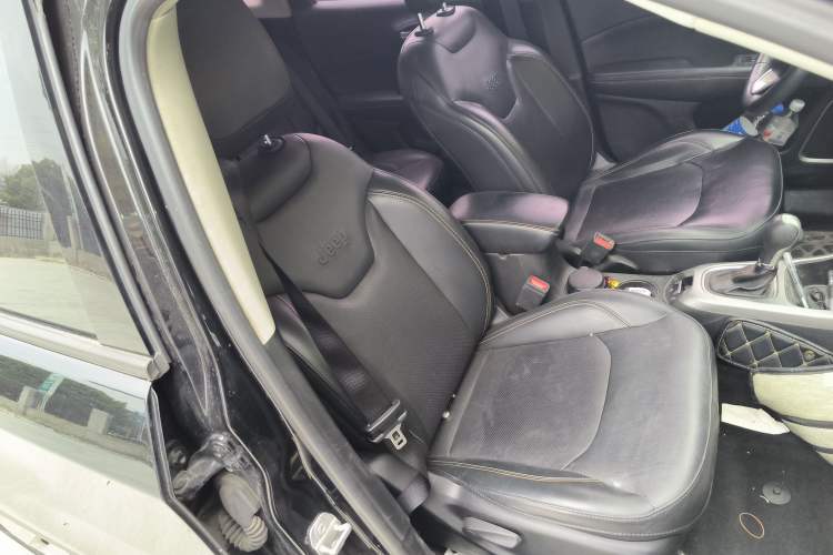 Used Jeep Compass 2017 200T Automatic Family Edition
