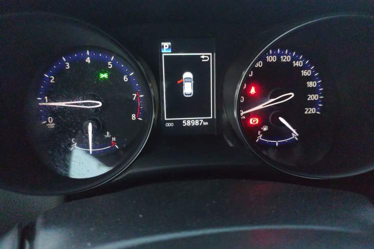 Used Toyota IZOA 2018 2.0L Yixuan Sunroof Version China V Standard Odometer Close Up