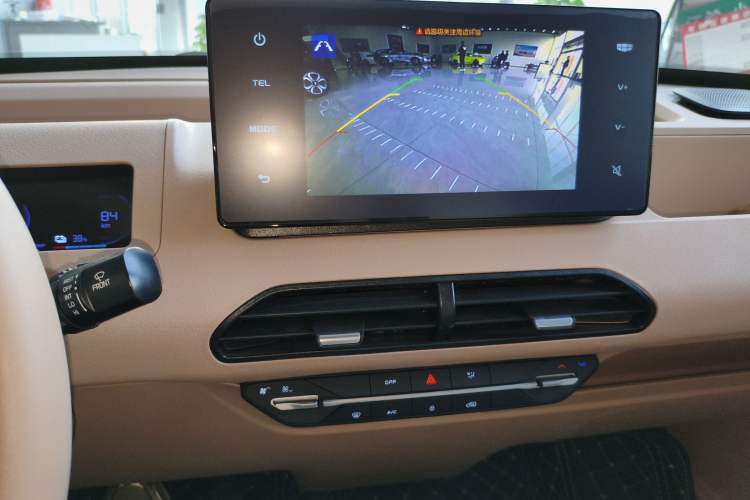 Used Geely Galaxy Panda 2024 Panda Mini 200km Endurance Bear Audio And AC Panel