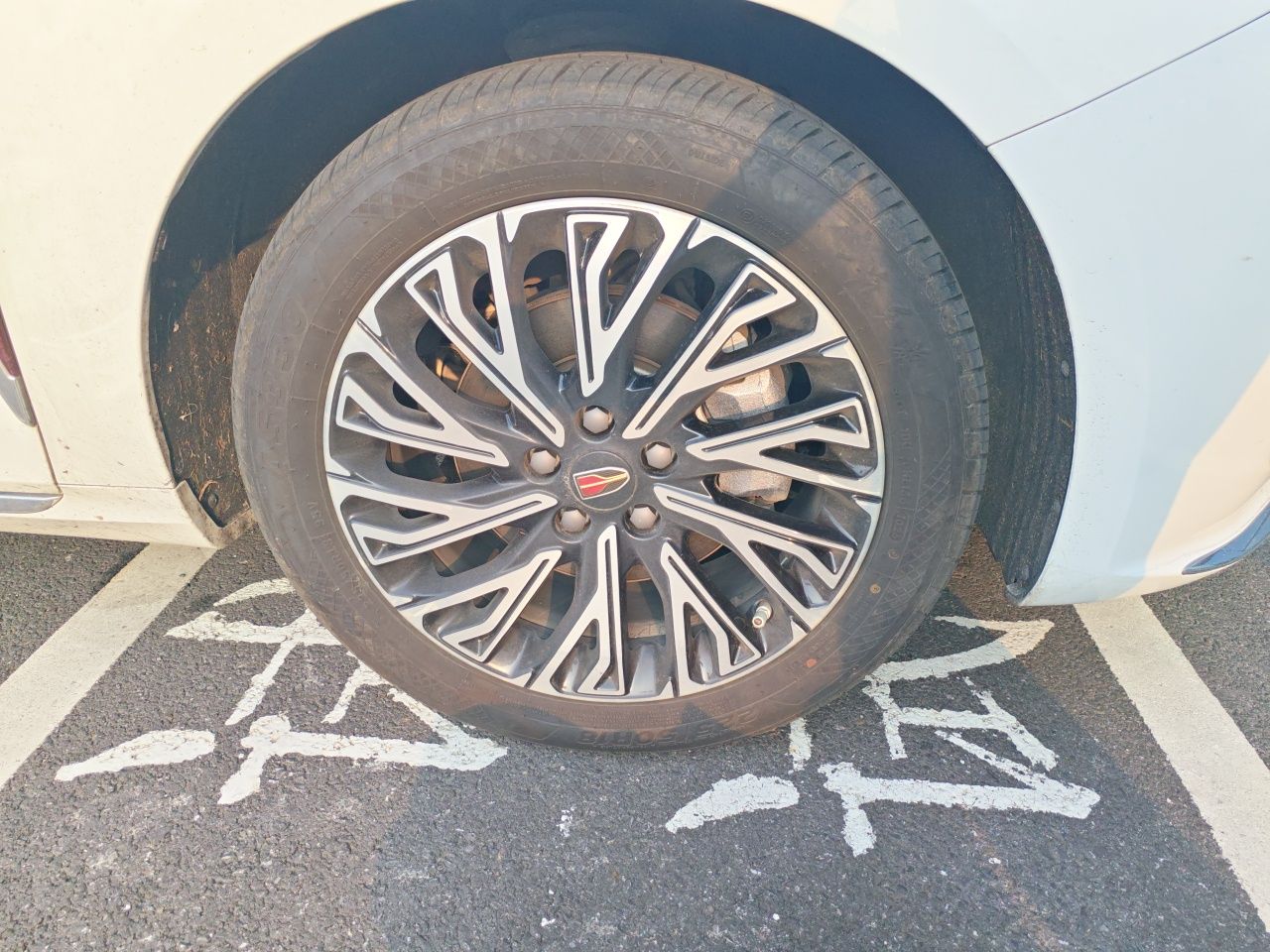 Hongqi H5 2023 2.0T Automatic Smart Connect Flagship Edition - Chinese Trim Chang — снимка 5