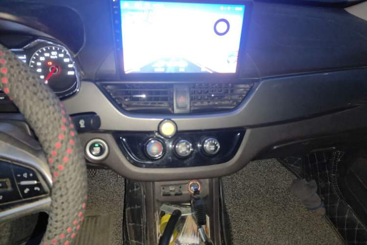 Used Baojun 310W 2017 1.5L Manual Luxury Edition China V Audio And AC Panel