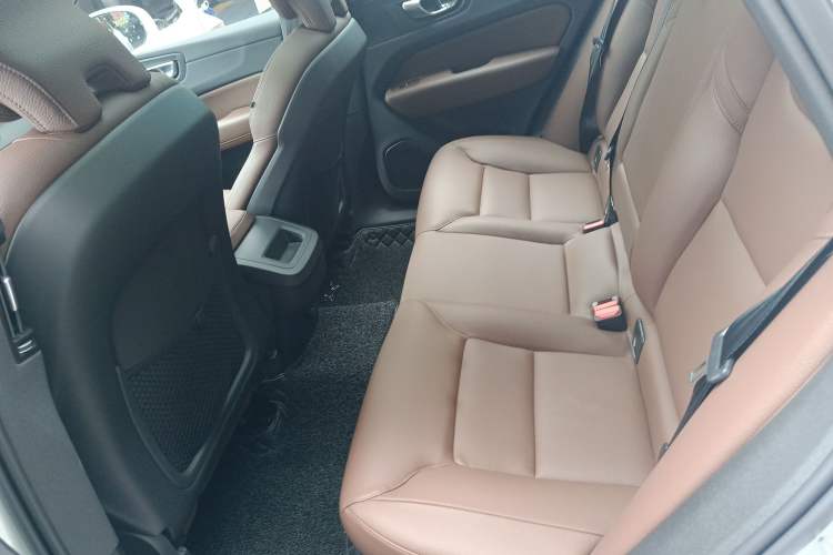 Used Volvo XC60 2023 B5 4x4 Smart Luxury Edition
