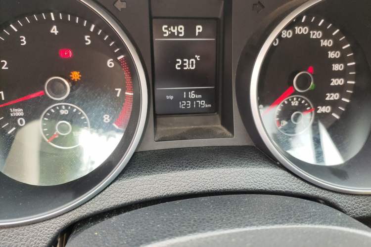 Used Volkswagen Golf 2012 1.4 TSI Automatic Comfort Edition Odometer Close Up