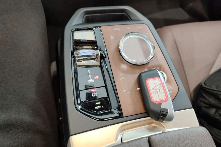 Used BMW iX 2022 xDrive40
