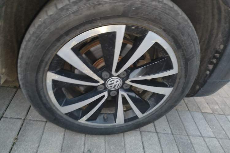 Used Volkswagen Tharu 2019 280TSI Two-Wheel Drive Luxury Version China VI Standard Right Front Wheel Hub