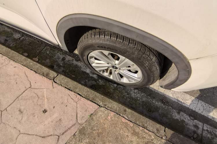 Used CHANGAN OSHAN X7 2020 1.5T Automatic Elite Edition Right Front Wheel Hub