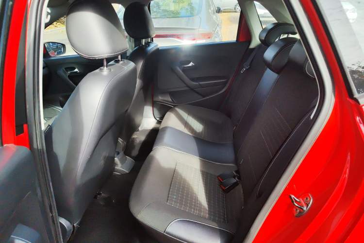 Used Volkswagen Polo 2016 1.6L Automatic Comfort Model
