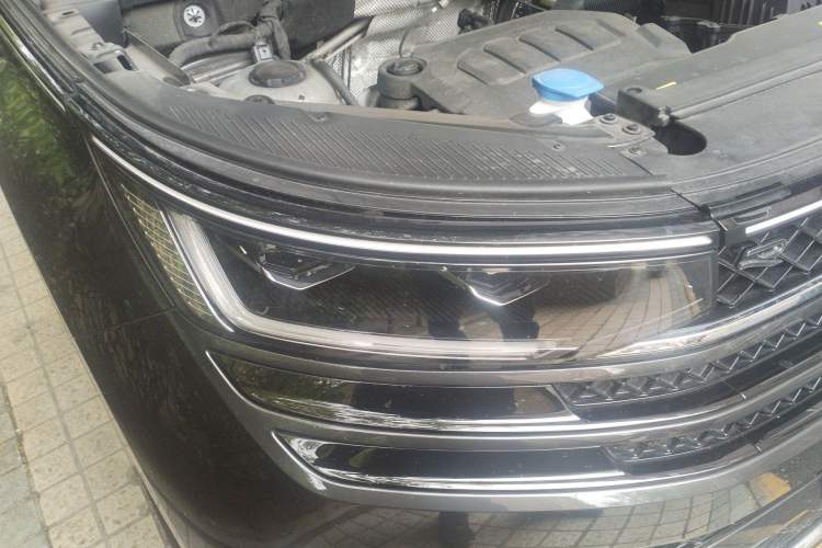 Used Volkswagen Tavendor 2023 380TSI Four-Wheel Drive R-Line Cruise Edition Right Front Headlight