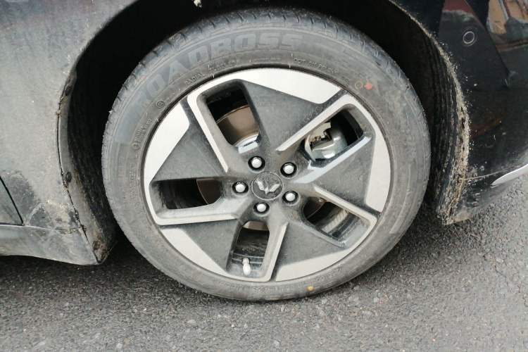 Used Wuling Xingguang 2025 610 km Smart Flagship Version Right Front Wheel Hub