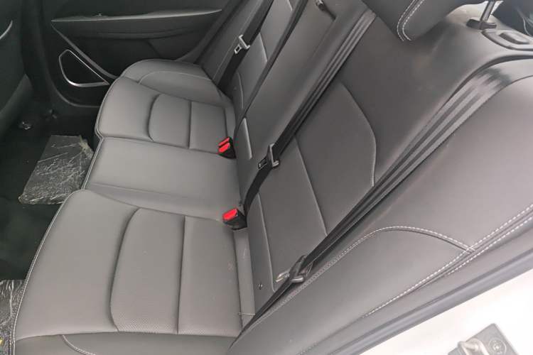 Used Geely Auto Emgrand 2019 Leading Edition 1.5L CVT Luxury Model China V Standard Left Rear Seat