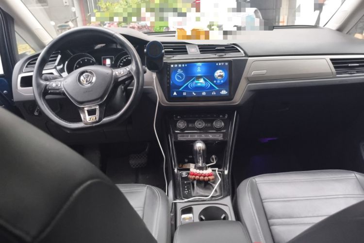 Used Volkswagen Touran 2016 Volkswagen Touran L 280TSI DSG Luxury Edition Center Console
