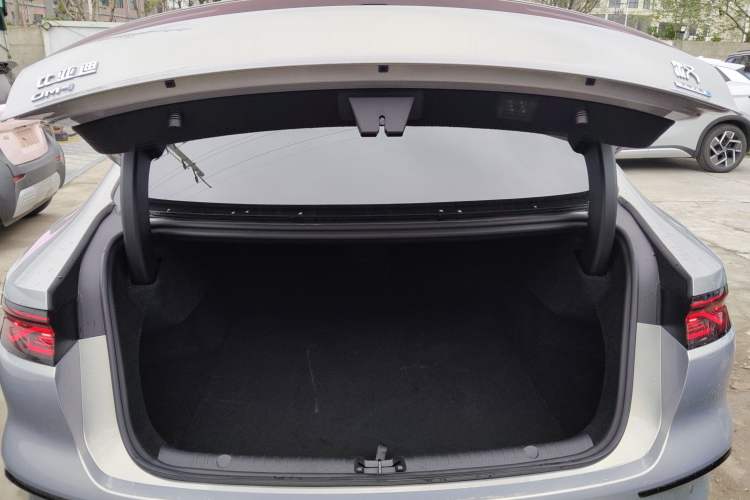 Used BYD Han 2025 DM-i Intelligent Driving Edition 245KM Prestigious Edition Trunk
