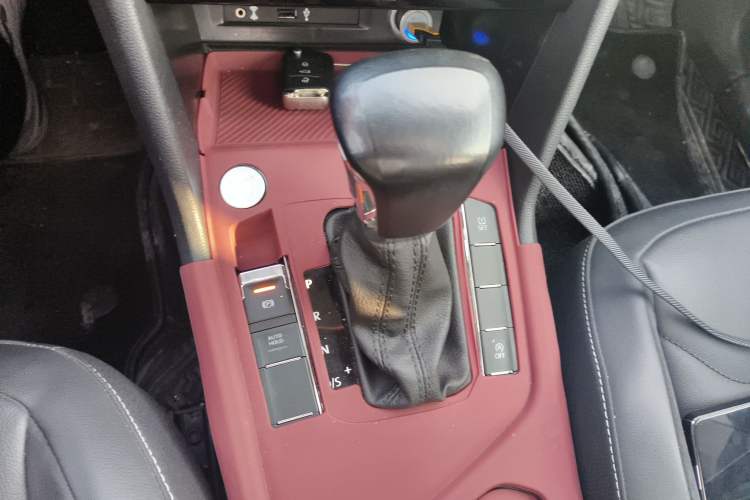 Used Volkswagen Tiguan L 2017 330TSI Automatic Two-Wheel Drive Luxury Edition Gear Lever