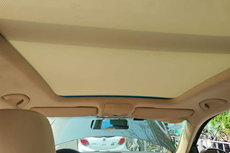 Used Volkswagen Tiguan 2013 1.8 TSI Automatic All-Wheel Drive Luxury Model Headliner