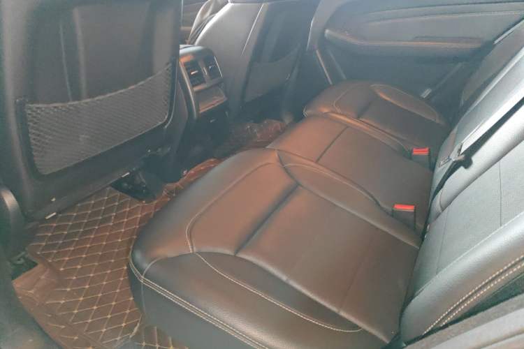 Used Mercedes-Benz M-Class 2015 ML 400 4MATIC Dynamic Model Left Rear Seat