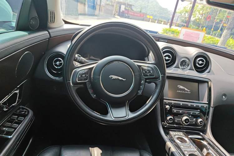 Used Jaguar XJ 2016 XJL 3.0 SC Two-Wheel-Drive Elegant Business Edition Steering Wheel