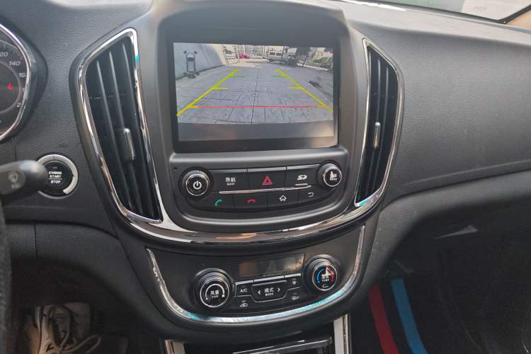 Used Baojun 560 2015 1.8L manual luxury version
