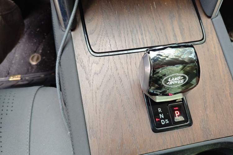 Used Land Rover Discovery Sport 2024 Luxury Custom Edition Gear Lever