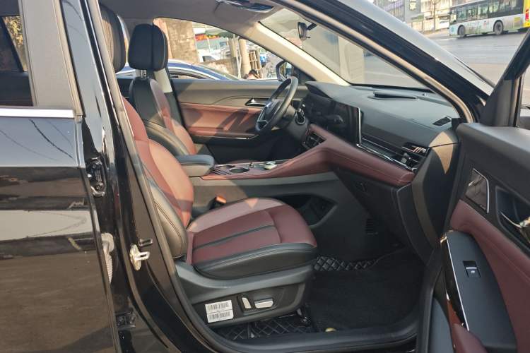 Used SOL X8 PLUS 2023 1.5 TGDI DCT ZhiShang Edition 7-Seater