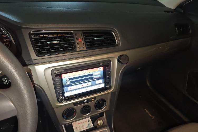 Used Volkswagen Gran Lavida 2013 1.6L Manual Fashion Model Audio And AC Panel