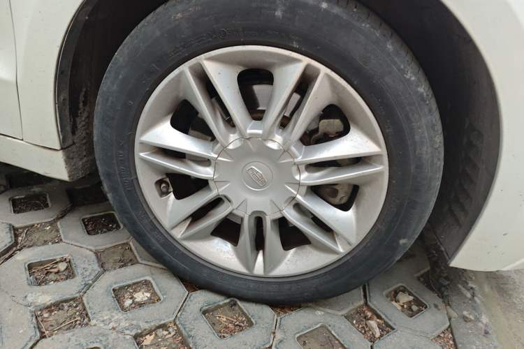 Used Geely Auto Emgrand GT 2015 1.8T Comfort Model Right Front Wheel Hub