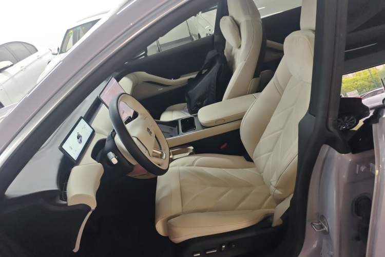 Used Nio ET5T 2025 75 kWh Touring Left Front Seat