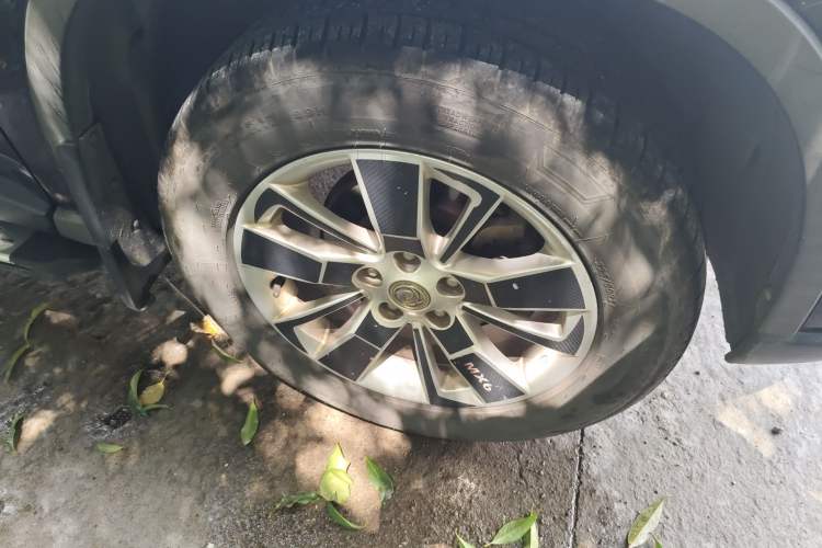 Used Dongfeng Fengdu MX6 2015 2.0L CVT Two-Wheel Drive All-Around Version Right Front Wheel Hub