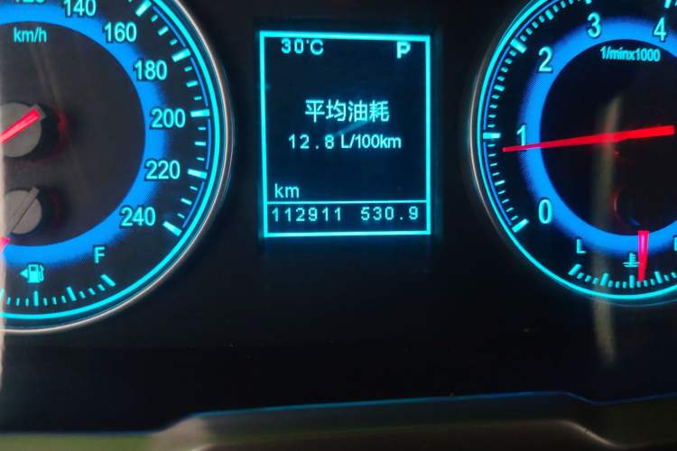 Used Huasong 7 2017 2.0T Automatic Elite Edition Odometer Close Up