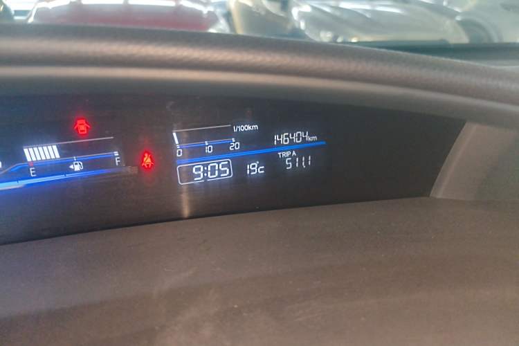 Used Honda Jade 2013 1.8L automatic Comfort version 5 seats Odometer Close Up