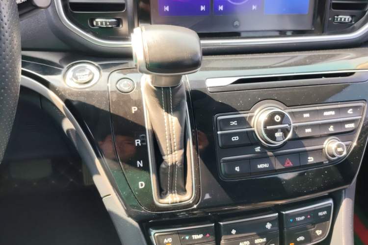 Used GAC Trumpchi M8 2018 320T Luxury Edition Gear Lever