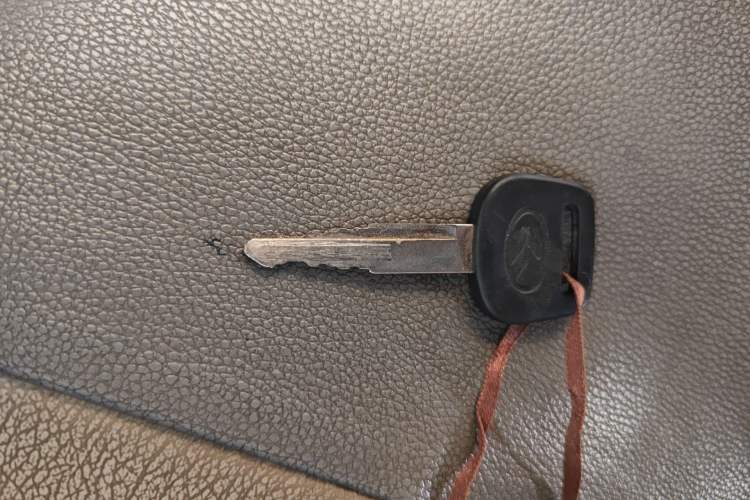 Used King Long Golden Way 2015 2.0L Value-Packed Practical Version 4G21B Vehicle Key