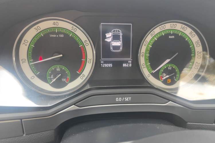 Used Skoda Superb 2018 TSI330 DSG Comfort Edition China VI Standard Odometer Close Up