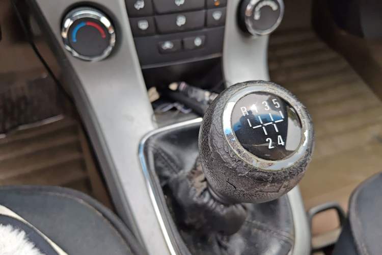 Used Chevrolet Cruze 2013 1.6L SE MT Gear Lever