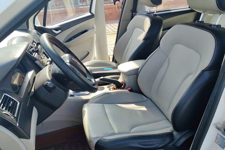 Used FORTHING Joyear XV 2016 1.6L CVT Luxury Model
