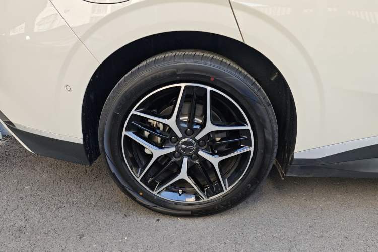 Used BYD Seal 06 New Energy 2025 EV 545KM Flagship Edition Right Rear Wheel Hub