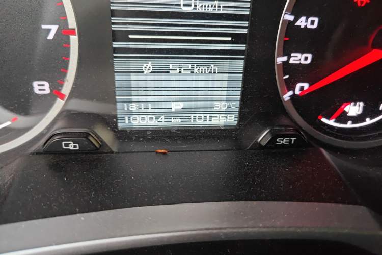 Used Geely Auto Emgrand X7 Sport 2018 1.8TD Automatic Two-Wheel Drive Zhiya Model Odometer Close Up