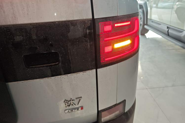 Used Formula Leopard Tai 7 2025 Model 190 km Four-Wheel Drive Ultra Edition Right Rear Taillight