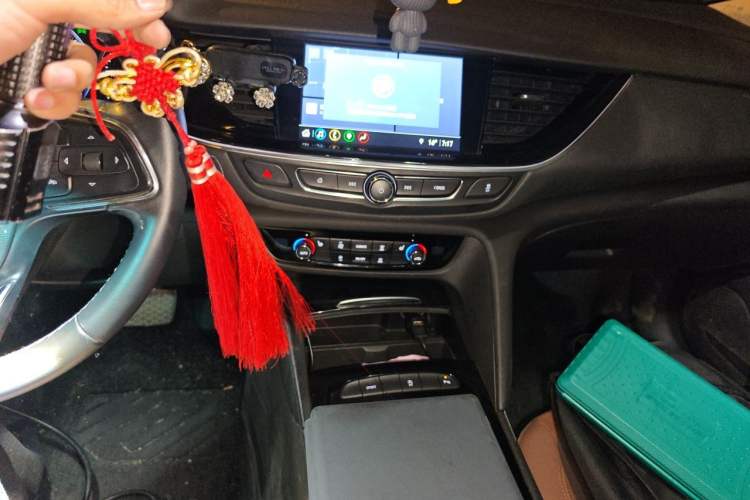 Used Buick Regal 2020 552T Luxury Version Audio And AC Panel