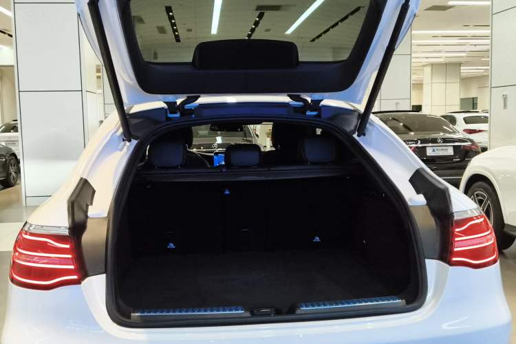 Used Mercedes-Benz GLC Coupe 2019 Facelift GLC 260 4MATIC Coupe SUV
