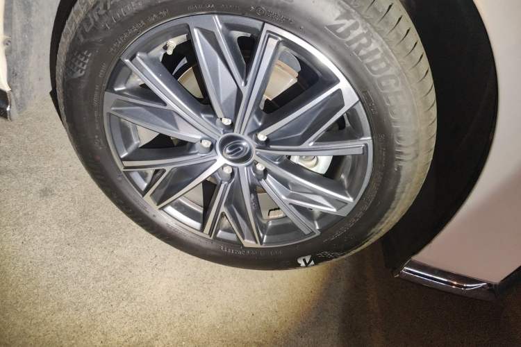 Used GAC Trumpchi M8 2024 Master Series 400T Prestige Edition Right Front Wheel Hub