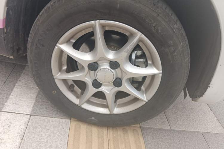 Used Roewe Clever 2022 311km QiQi BoBo Edition Right Front Wheel Hub