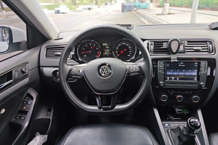 Used Volkswagen Sagitar 2018 1.6L Manual Comfort Model Steering Wheel
