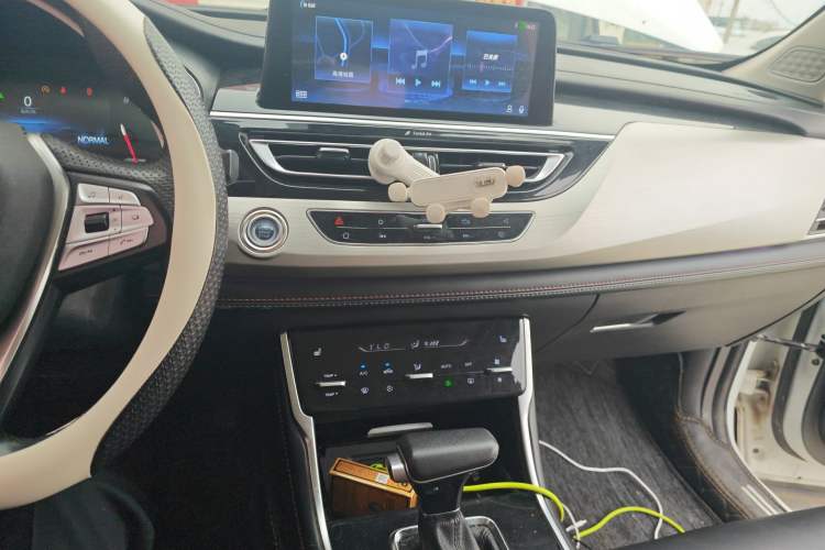 Used CHANGAN CS75 2020 280T Automatic Ya Zhi Model China VI Standard
