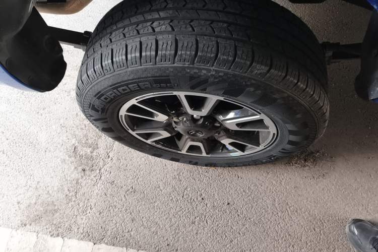 Used Huanghai Da Niu 2022 2.8T Pioneer Edition Manual Diesel 4x4 Value-Added Flatbed Cargo Box JE493ZLQ6H