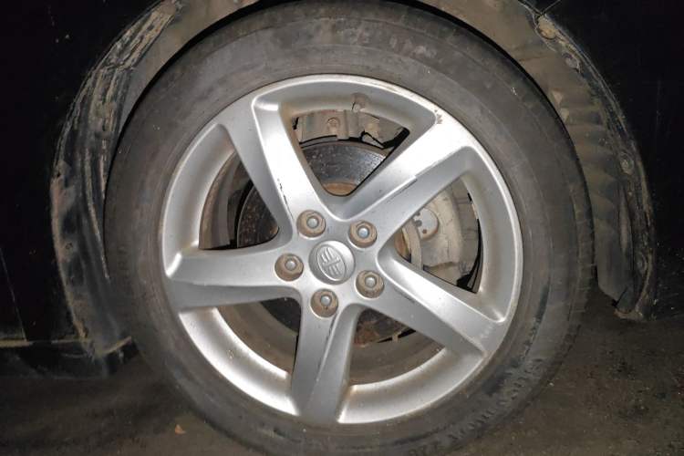 Used Bestune B70 2014 2.0L manual luxury version Right Front Wheel Hub