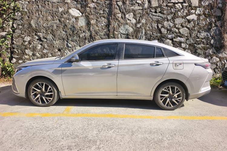 Used Dongfeng Aeolus Yixuan 2020 230T Automatic Dazzle Track Edition
