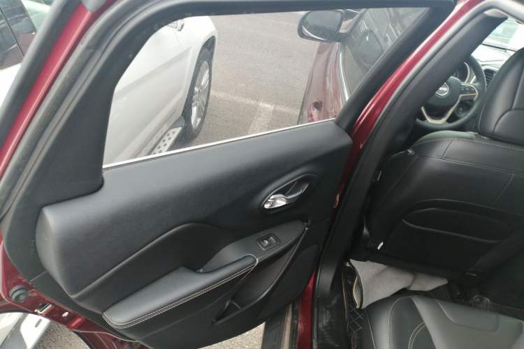 Used Jeep Cherokee 2016 2.4L Professional Smart Version