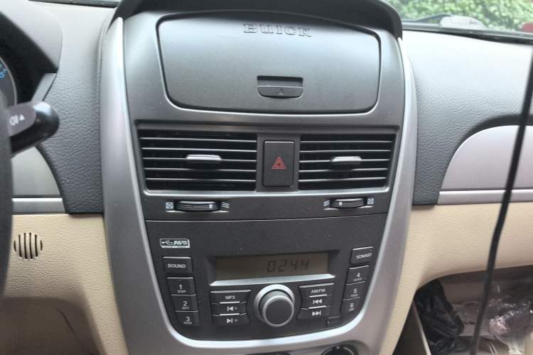 Used Buick Excelle 2013 1.5L Automatic Classic Model
